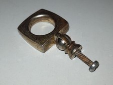 Pos 7) 1 Griff (Schrankklappe)