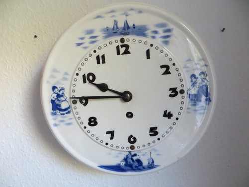 Alte mechanische porzellan uhr - porzellan,