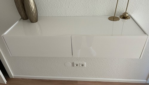 Wandkonsole hängend weiss