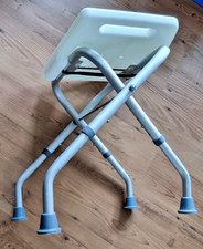 LOMOS / stabiler Bad- & Duschhocker / klappbar und höhenverstellbar