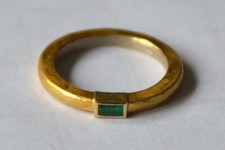 Ring aus 999 Gelbgold und 925 Sterlingsilber mit Smaragd von Monika Killinger