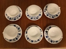 Sechs Suppentassen