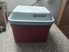 Kleine Kühlbox Rubbermaid Rot