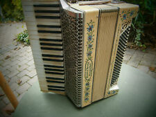 Ein besonderes (SCHAU-)Akkordeon von Meinel & Herold, 120Bass/3-chörig