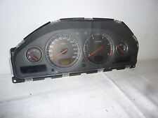 Tacho Kombiinstrument Volvo V70 II 2,4 Diesel Automatik 2004 30682277 8602885
