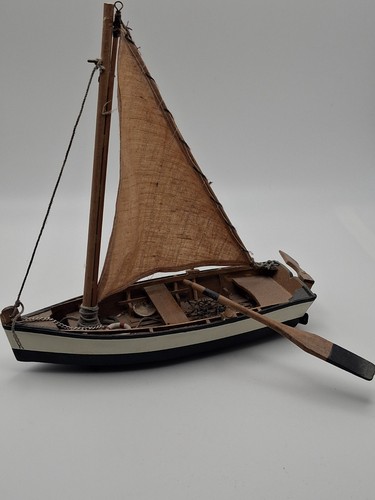 Holz-Segelbootmodell