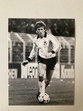 Altes Pressefoto Manfred Kaltz vom HSV im  DFB Trikot schwarz weiß 1981