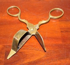 Antike Dochtschere aus Messing, recht gute Erhaltung (2)