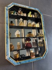 Vintage Damen Parfum Miniaturen Sammlung mit Setzkasten – Spiegelwand