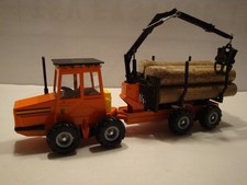 Siku 4053 Forstmaschine ÖSA Master & Baumstämme im Maßstab 1/32