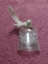 Neue Dekokristalle Und Eine Weiße Taube 