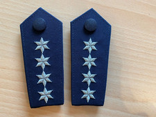 Schulterklappen/Dienstgradabzeichen Polizei/DRK mit 4 Stern silber auf blau
