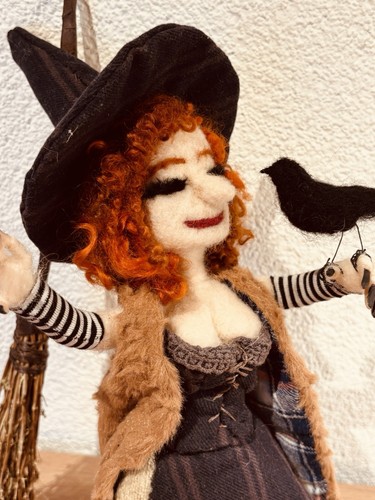 Hexe aus wolle mit - aus,