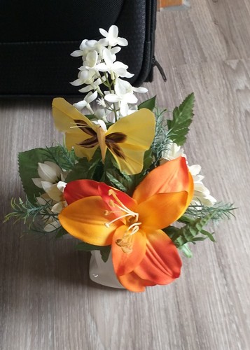 Vase mit blumenstrauß - mit,