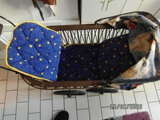 Historischer Puppenwagen mit