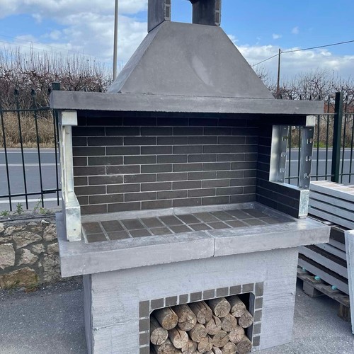 Grillkamin mit klaren kanten - grillkamin,