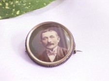 RUNDE FOTOBROSCHE, UM 1900