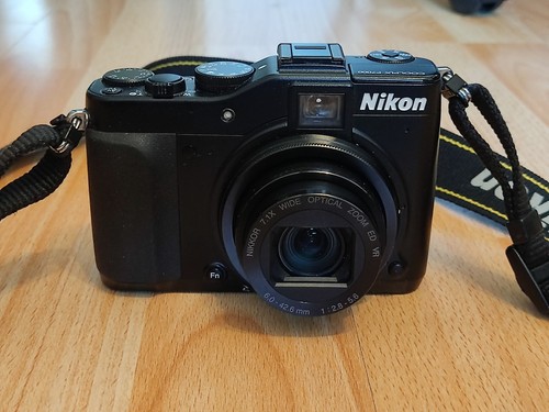 Nikon coolpix p7000 - nikon,