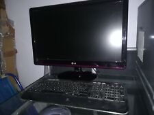 Fujitsi Siemens Desktop mit Tastatur und Bidschirm