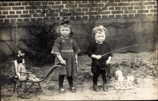 Foto Ak Mädchen mit Puppe im