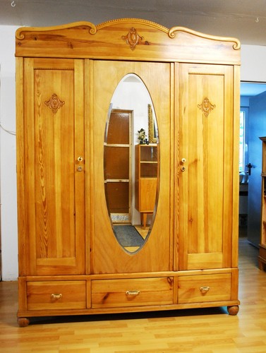 Antiker kleiderschrank - antiker,