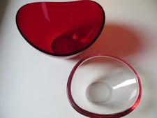 Paar asymmetrische rote