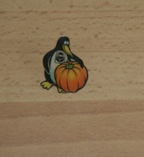 Pin Compo Pinguin mit Kürbis