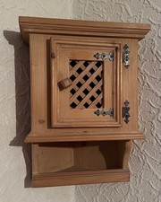 Massiver Hängeschrank /