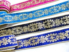 Samt-Borte mit Stickerei und