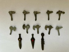 Winterhilfswerk Abzeichen aus Zink 1940/1941. Größe ca. 28 mm.  WHW