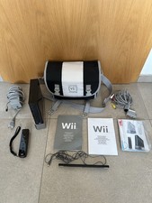 Nintendo Wii Bundle mit Controller , Tragetasche, Sensorleiste, uvm.