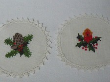 Kreuzstich Stickbild Weihnachten 2 Deckchen dänische Handarbeit fertig 13 cm