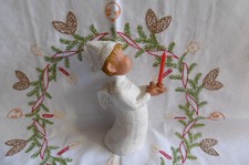 Teo mit Mütze und Leuchter