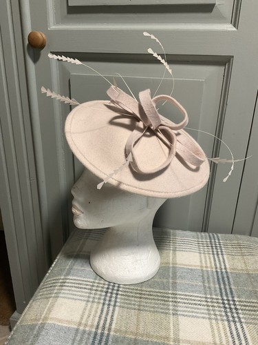Creme beige kitt - kitt, fascinator