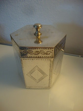 Alte Teedose Dose aus