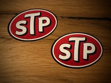 2x STP Aufkleber Öl Vintage
