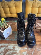 Abgefahrene Springerstiefel