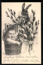 Künstler-AK Osterhase hinter Weidenkätzchen, Baby im Korb mit Schokohasen 1903 