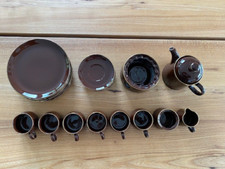 Mokkaservice braun mit Goldrand Kanne, Milch-/Zuckerset, Kuchentellern, Stövchen