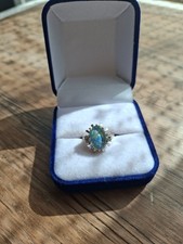 Ring mit Opal 4 Diamanten