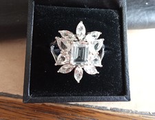 Weißer Topas-Silberring in Blütenform