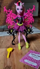 Monster High Doll BONITA FEMUR Freaky Fusion Puppe mit Knochenflügeln - Mattel