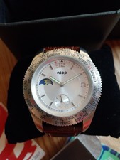 Word Time Watch Der Marke atop