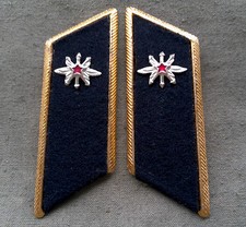 Kragenspiegel mit Auflage