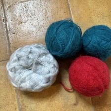 Flauschgarn 330 Gramm Rot Hellgrau Türkis Unbekannte Mischung Und Lauflänge