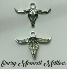 10 x Tibetisches Silber KÜHE SCHÄDELKOPF BULLE OX OCHSE MIT HÖRNERN GROSS 45x31mm Charm
