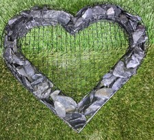 Herz Gitter mit kleinen Schiefer Steinen für Allerheiligen Grabschmuck Grab