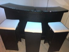Bar inklusive Barhocker