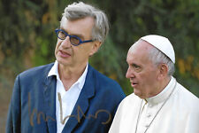 WIM WENDERS * original-Autogramm  *  Foto  (20 x 26 cm)  * mit Papst FRANZISKUS