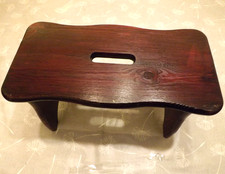 Kadax-Fußbank Holzhocker Tritthocker Kiefernholz mahagonifarben lasiert